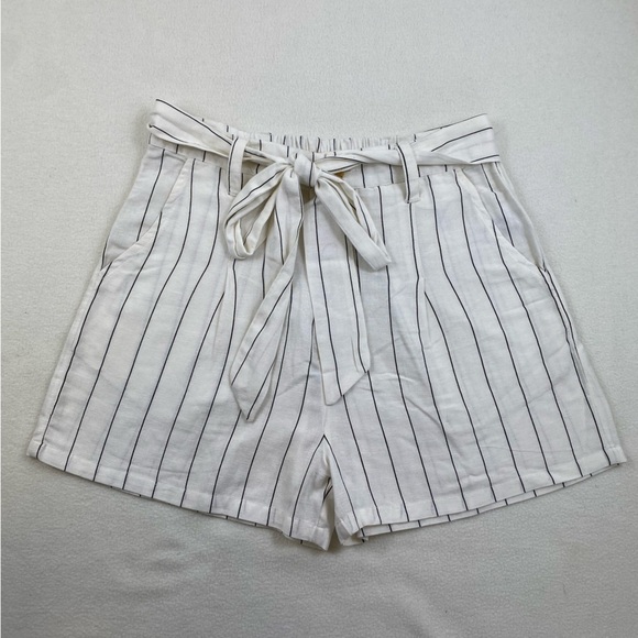 Billabong Women’s White w/Black Stripes Come‎ At Me High Waisted Short Sz L - Picture 2 of 13